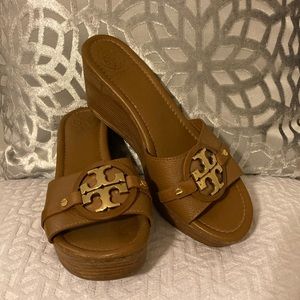 Tory Burch sandals cognac & gold